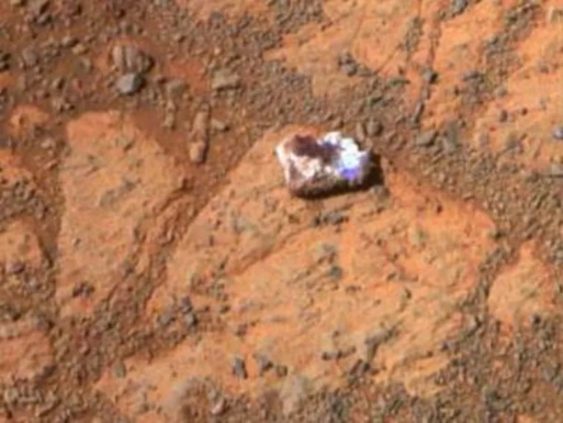 Mars donut! The persistent rover spots a holey rock on the Red Planet